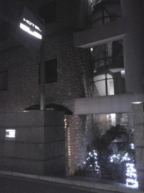 HOTEL CLIO（クリオ）東口店(豊島区/ラブホテル)の写真『夜の入口  正面右側』by ルーリー９nine
