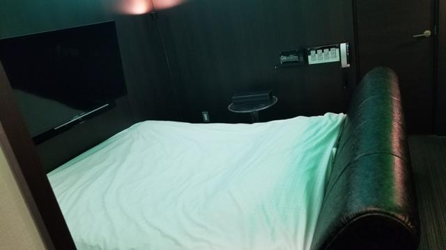 IKASU HOTEL(八王子市/ラブホテル)の写真『203号室　ベッド』by 三枚坂