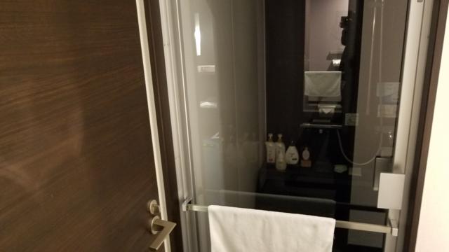 IKASU HOTEL(八王子市/ラブホテル)の写真『203号室　浴室入口』by 三枚坂
