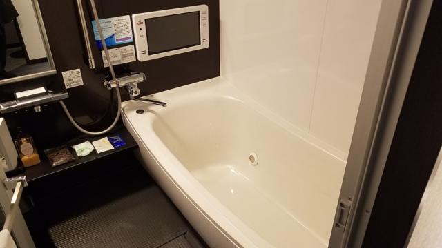 IKASU HOTEL(八王子市/ラブホテル)の写真『203号室　浴室全体』by 三枚坂