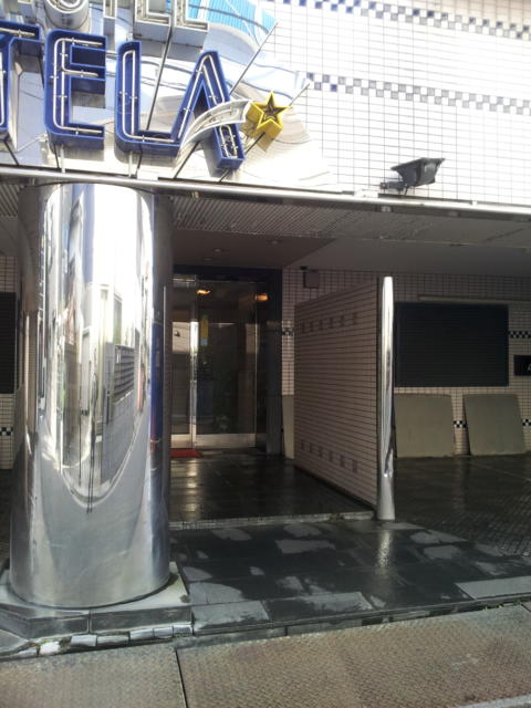 HOTEL STELA（ステラ）(台東区/ラブホテル)の写真『入口(朝)』by 少佐