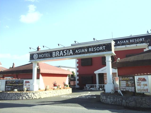 BRASIA ASIAN RESORT(狭山市/ラブホテル)の写真『昼の入口  全景』by ルーリー９nine