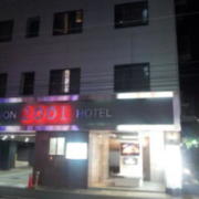 FASHION 2001 HOTEL(全国/ラブホテル)の写真『昼間外観』by 