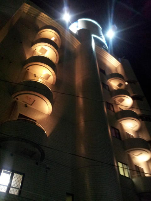 ホテル 桃玄（とうげん）(横浜市中区/ラブホテル)の写真『外観(夜)②』by 少佐
