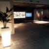 ホテルヴィクトリアコート関内(横浜市中区/ラブホテル)の写真『裏側の入口と駐車場(夜)』by 少佐