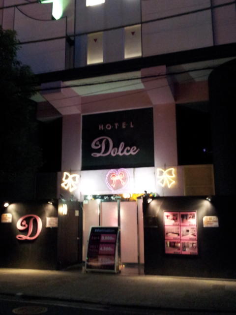 ドルチェ(横浜市中区/ラブホテル)の写真『入口付近の様子(夜)①』by 少佐
