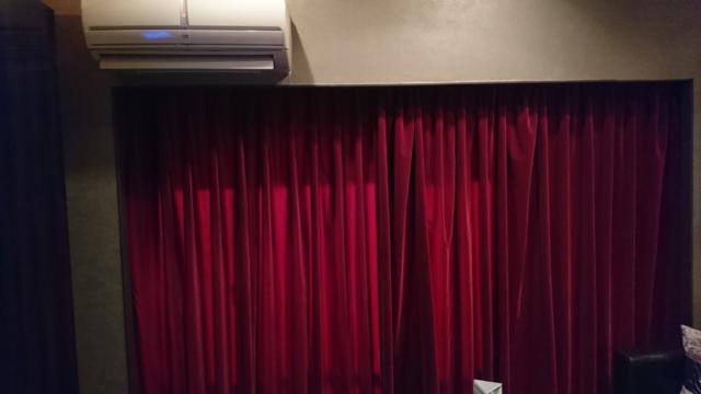 アラウダリゾート国立(国立市/ラブホテル)の写真『エアコンとカーテン』by おむすび