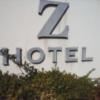 HOTEL Z(ズー)(さいたま市岩槻区/ラブホテル)の写真『屋号ディスプレイ  正面左側出口脇』by ルーリー９nine