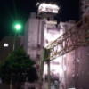 デザインホテル ミスト(横浜市中区/ラブホテル)の写真『ホテルの遠景(夜・裏側)』by 少佐