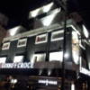 LUSSO CROCE URBAN RESORT（ルッソクローチェアーバンリゾート）(横浜市中区/ラブホテル)の写真『夜の外観②』by 少佐