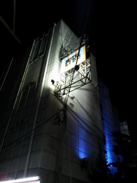 HOTEL LIDO（リド）(江戸川区/ラブホテル)の写真『夜の線路側の外観①』by 少佐
