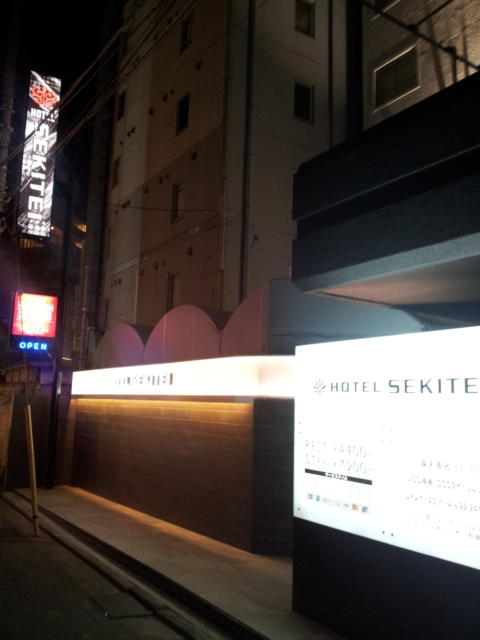 HOTEL SEKITEI(葛飾区/ラブホテル)の写真『裏通りの外観①』by 少佐