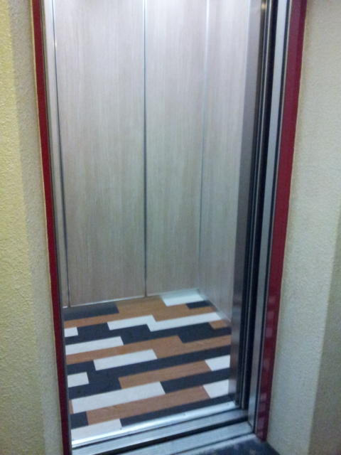 ジロー(新宿区/ラブホテル)の写真『エレベーターの中』by 少佐