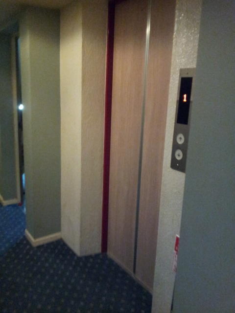 ジロー(新宿区/ラブホテル)の写真『4階のエレベーターホール』by 少佐