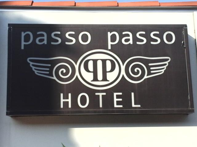 Hotel passo passo（パッソパッソ）岩槻店(さいたま市岩槻区/ラブホテル)の写真『ホテルロゴ近影』by ルーリー９nine