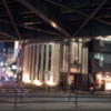 ホテル プレステージ(荒川区/ラブホテル)の写真『尾久橋通りを挟んでの夜の外観①』by 少佐