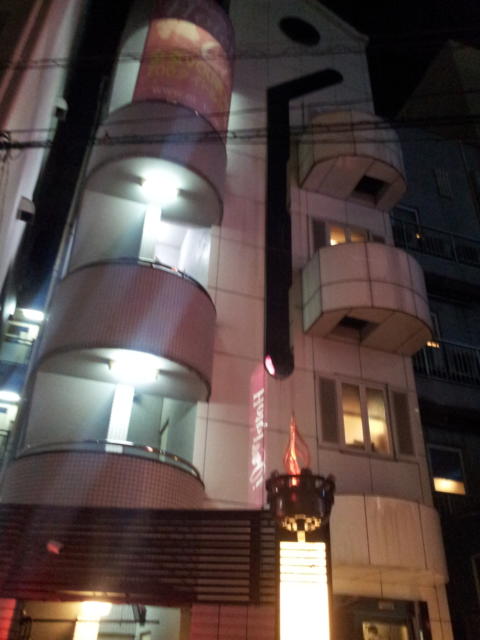 ホテルイーアイ西日暮里店(荒川区/ラブホテル)の写真『夜の外観③』by 少佐