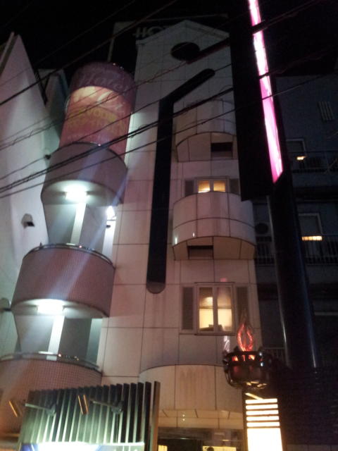 ホテルイーアイ西日暮里店(荒川区/ラブホテル)の写真『夜の外観⑤』by 少佐