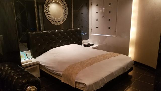 ホテル アラウダ新座(新座市/ラブホテル)の写真『211号室　ベッド』by 三枚坂