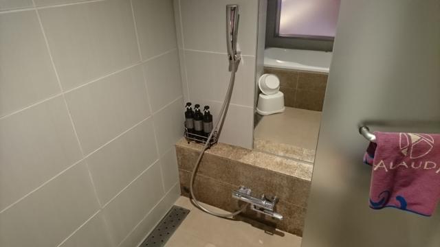 アラウダリゾート国立(国立市/ラブホテル)の写真『シャワー、カラン、鏡』by おむすび
