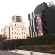 HOTEL SHIP'S（シップス）(全国/ラブホテル)の写真『昼の外観  北/東側全景』by ルーリー９nine