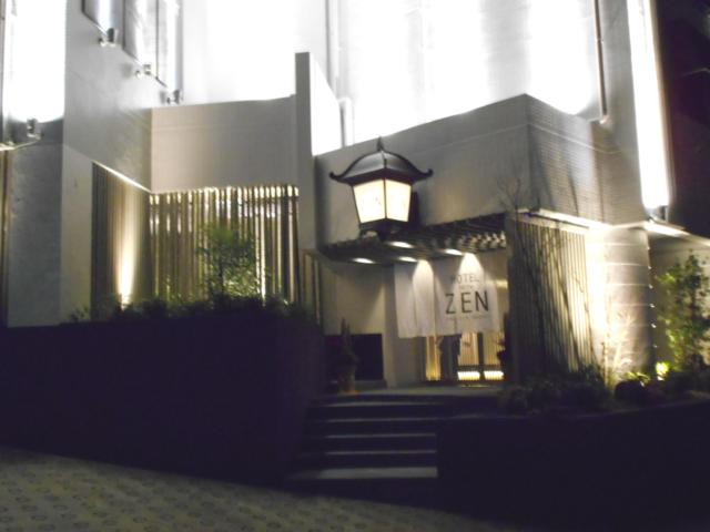 ホテル ゼン(町田市/ラブホテル)の写真『夜の入り口』by もんが～