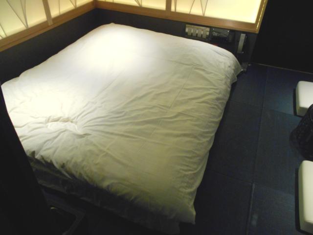 IKASU HOTEL(八王子市/ラブホテル)の写真『102号室、ベッド』by もんが～