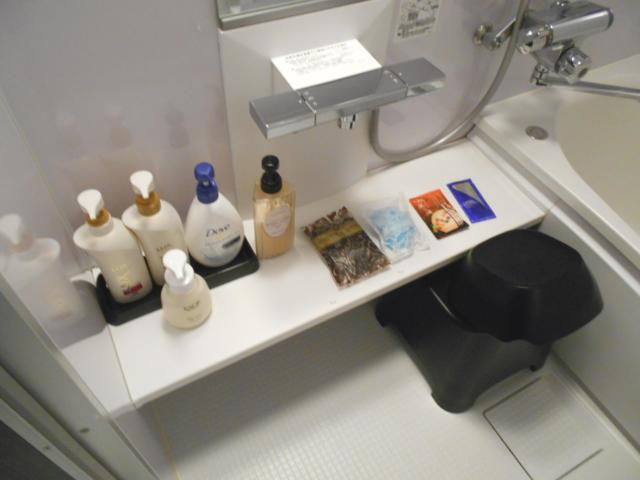 IKASU HOTEL(八王子市/ラブホテル)の写真『102号室、シャンプー類と入浴剤など』by もんが～