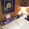 HOTEL AURA ASIAN RESORT 川越店(川越市/ラブホテル)の写真『505号室、枕元のコントロールパネルなど、ベッド脇には電マもありました。』by もんが～