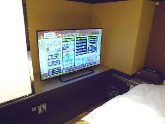 HOTEL AURA ASIAN RESORT 川越店(川越市/ラブホテル)の写真『505号室、テレビ』by もんが～
