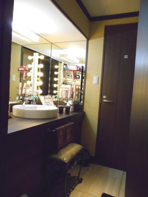 HOTEL AURA ASIAN RESORT 川越店(川越市/ラブホテル)の写真『505号室、洗面所』by もんが～