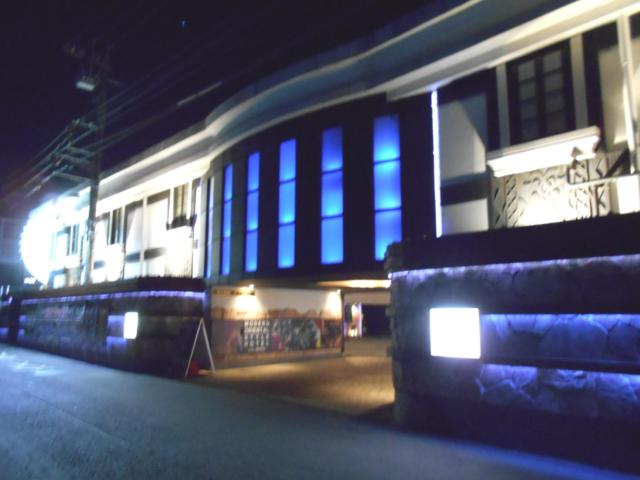 シエスタ(所沢市/ラブホテル)の写真『夜の外観』by もんが～