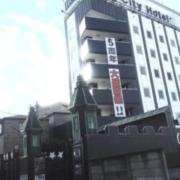 MG City Hotel（エムジーシティホテル）(全国/ラブホテル)の写真『昼の入口  全景(東側概観を北方向より)』by ルーリー９nine