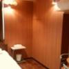 HOTEL Fine(ファイン)(新宿区/ラブホテル)の写真『301号室シャワー前から、上アングルで(ベッド/壁面/テーブル＆椅子)』by オレの地雷を越えてゆけ！