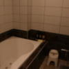 ホテル クイーンズタウンpart3(厚木市/ラブホテル)の写真『201号室バスルーム（バスタブは2人で入っても十分な大きさです）』by 夕立朝立