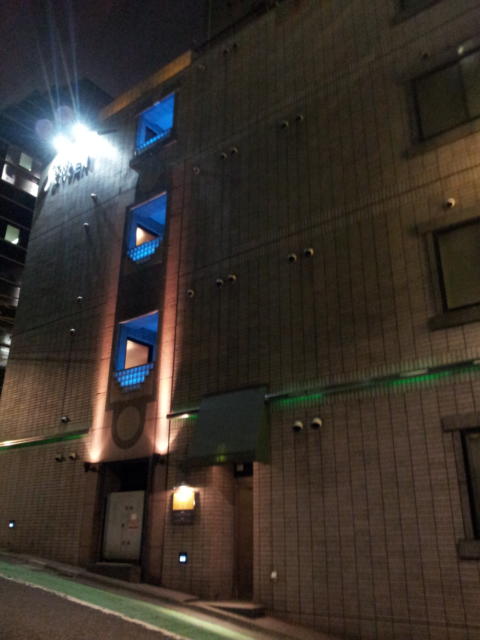 ホテル 新御苑(しんぎょえん)(新宿区/ラブホテル)の写真『夜の外観⑤』by 少佐