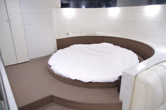 アランド新宿(新宿区/ラブホテル)の写真『305号室　円形ベッド』by マーケンワン