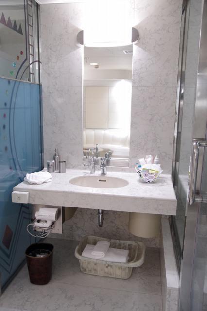 アランド新宿(新宿区/ラブホテル)の写真『305号室　洗面台』by マーケンワン
