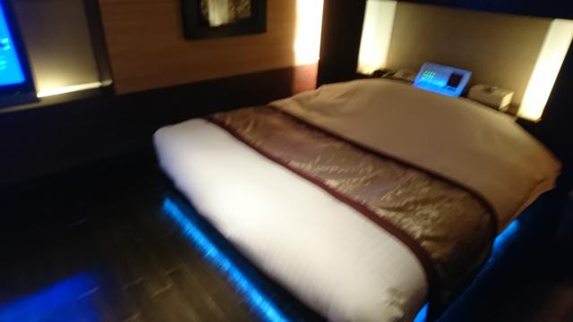 アラウダリゾート国立(国立市/ラブホテル)の写真『206号室、ベッド側全景』by おむすび