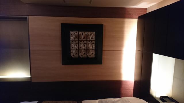 アラウダリゾート国立(国立市/ラブホテル)の写真『206号室の壁飾り』by おむすび