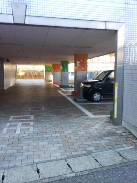 ラガール(宇都宮市/ラブホテル)の写真『夕方の駐車場の様子』by 少佐