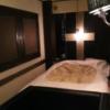 キャッツ(豊島区/ラブホテル)の写真『401号室 ベッドの手前は二人掛けソファー。バックプレイに丁度良かった』by Kenny