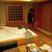 MIO CRILLON （ミオクリオン）(四日市市/ラブホテル)の写真『505号室のベッド』by ワンサイド