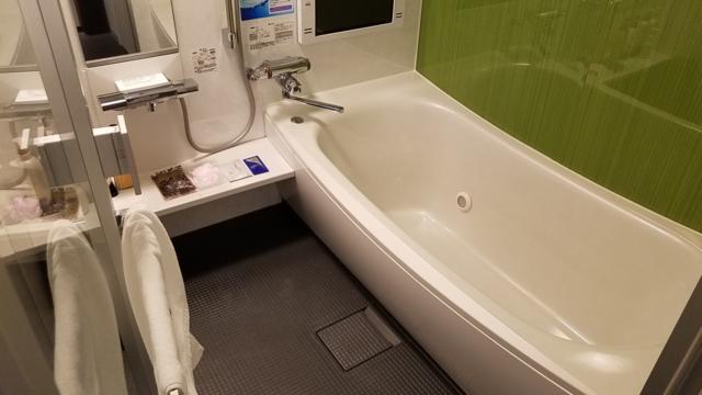 IKASU HOTEL(八王子市/ラブホテル)の写真『407号室　浴室全体』by 三枚坂