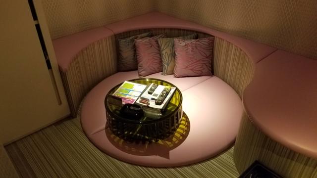 IKASU HOTEL(八王子市/ラブホテル)の写真『407号室　リビング？』by 三枚坂