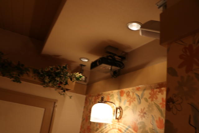 ホテル アップル(八王子市/ラブホテル)の写真『210号室プロジェクター投影機』by 夕立朝立