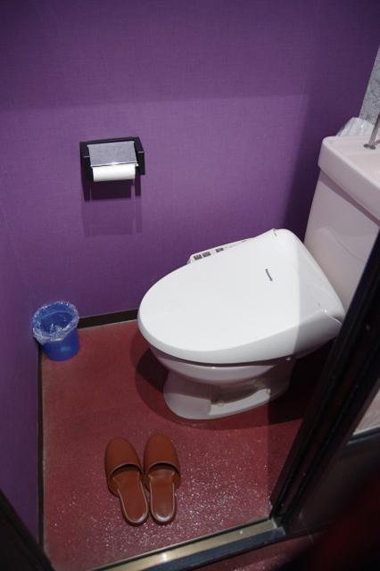 キング(豊島区/ラブホテル)の写真『503号室　洗浄機能付きトイレ』by マーケンワン