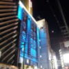 HOTEL MANHATTAN 梅田店 (マンハッタン）(大阪市/ラブホテル)の写真『夜の外観①』by 少佐