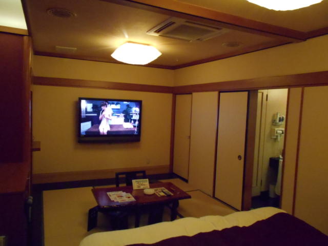 PLAZA K(プラザＫ)(八王子市/ラブホテル)の写真『412号室、部屋奥から』by もんが～
