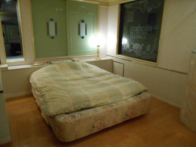 フランセ(八王子市/ラブホテル)の写真『512号室、ベッド』by もんが～
